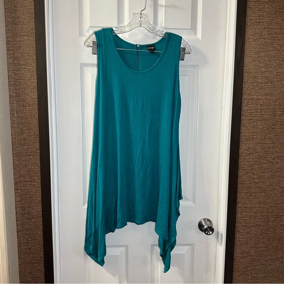 NWT La Vanya Teal Scoop Neck Sleeveless Handkerchief Hem Tank size 1X - Picture 1 of 10